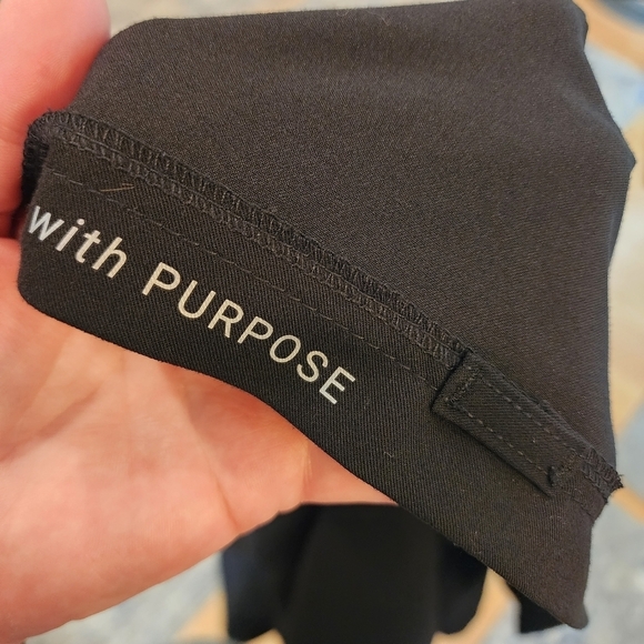 Jaanuu black scrub top. 1 zip chest pocket.  Short sleeve v-neck. Women's size L - Picture 4 of 14